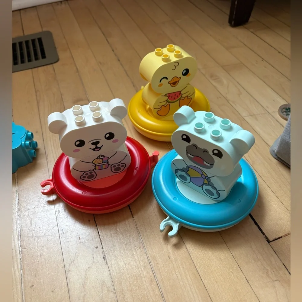 Bath Time Fun: Floating Animal Train Duplo Set - Picture 3 of 4